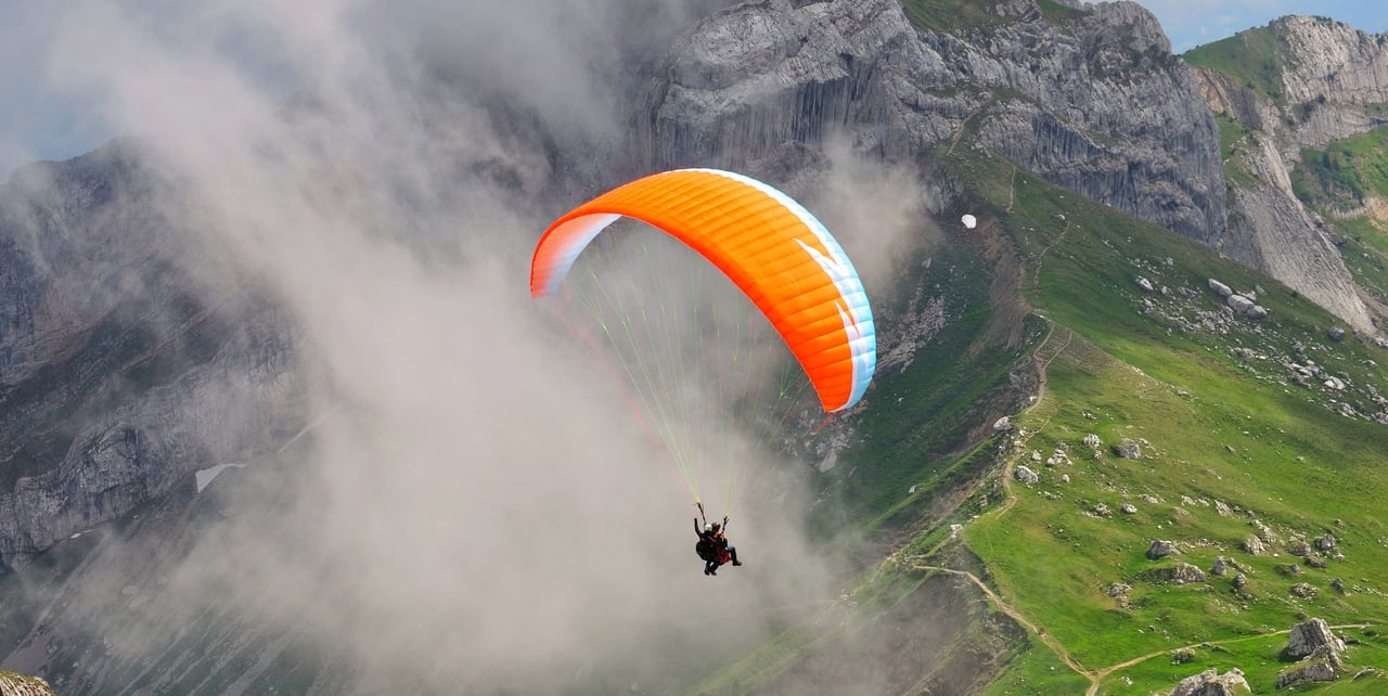 Bir skydiving