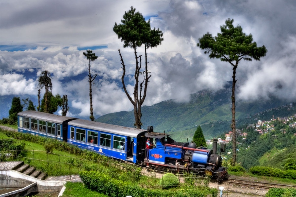 Toy train darjeeling