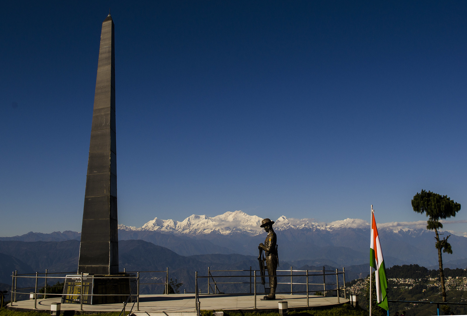 war-memorial-at-batasia