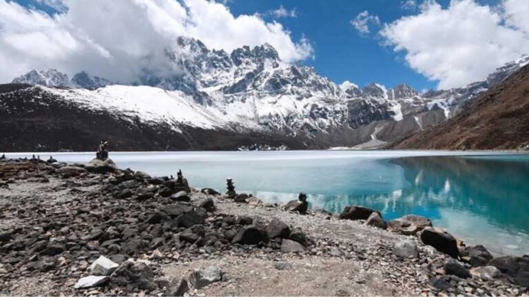 Hike Everest Base Camp: The Adventure of a Lifetime: