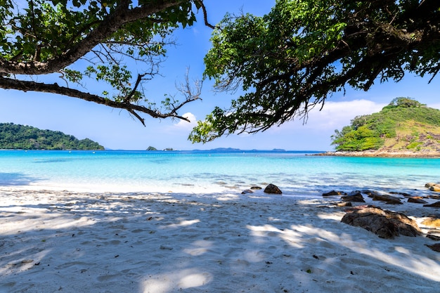 beautiful beach view koh chang island seascape trad province eastern thailand blue sky background 1150 10256