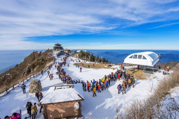 tourists taking photos beautiful scenery skiing around deogyusan 335224 425